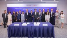 Representatives from both the Hospital Authority and Hong Kong Science and Technology Parks during the agreement signing for launching the HKSTP HA Data Collaboration Lab